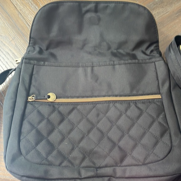 Travelon Quilted crossbody bag - Picture 5 of 10